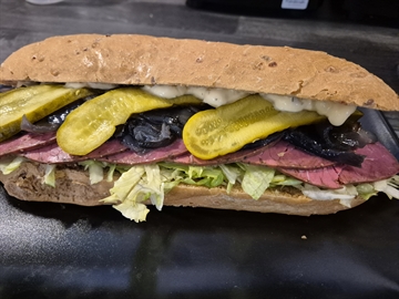 Roastbeef bearnaise m. bagte løg